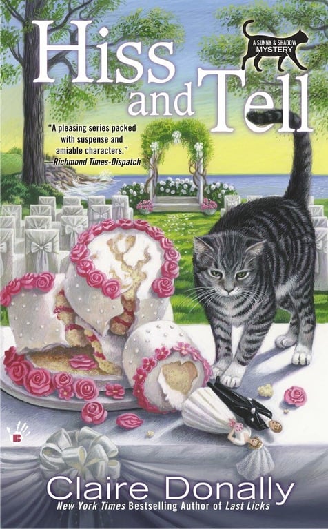 Book: Hiss and Tell (Sunny & Shadow Mysteries, Book 4)